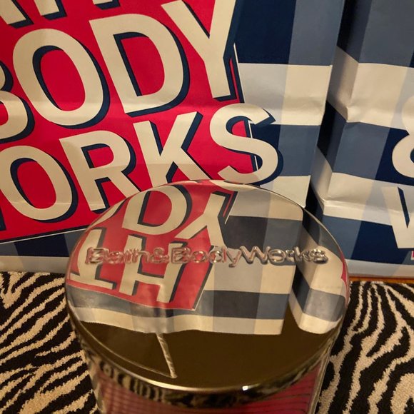 Bath and Body Works Candle - Picture 3 of 3